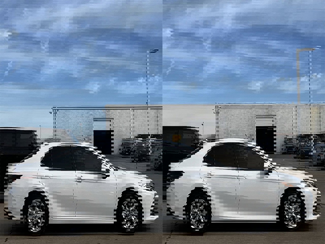 Used 2024 Toyota Camry LE image 3