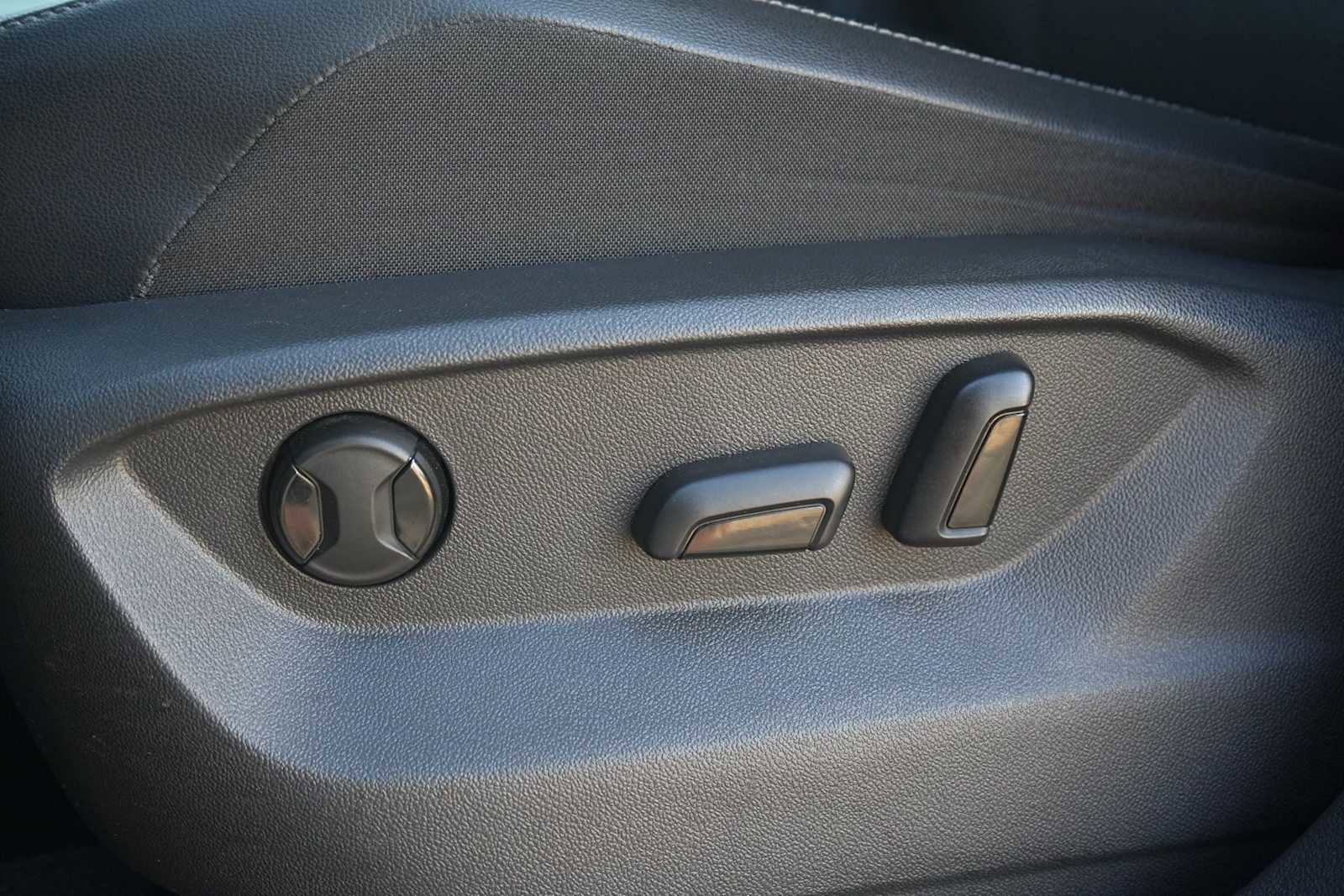 Used 2018 Volkswagen Tiguan SEL image 12