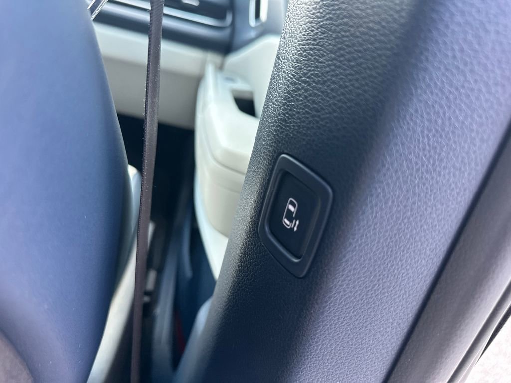 Certified 2025 Kia Carnival EX FWD image 16