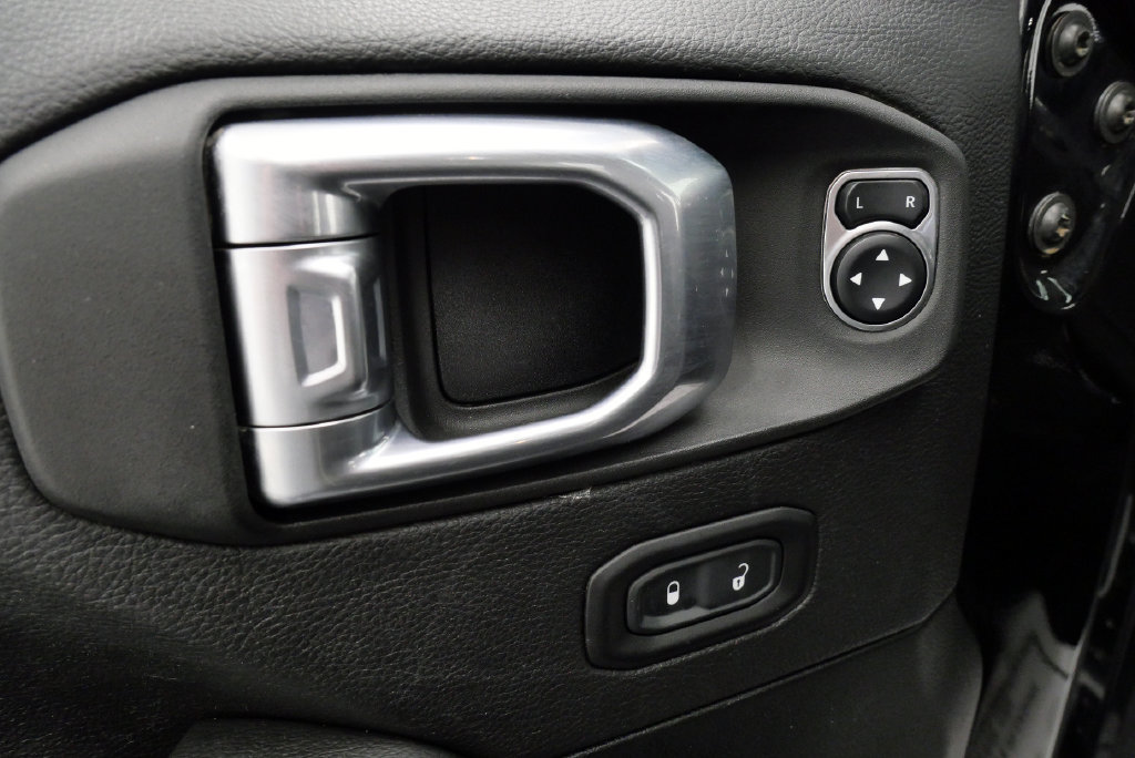Used 2021 Jeep Wrangler Unlimited Rubicon AWD/4WD image 16