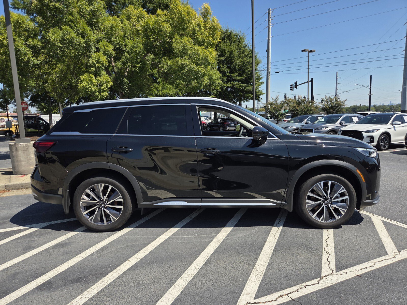 Used 2026 INFINITI QX60 Luxe w/ Cargo Package FWD image 5