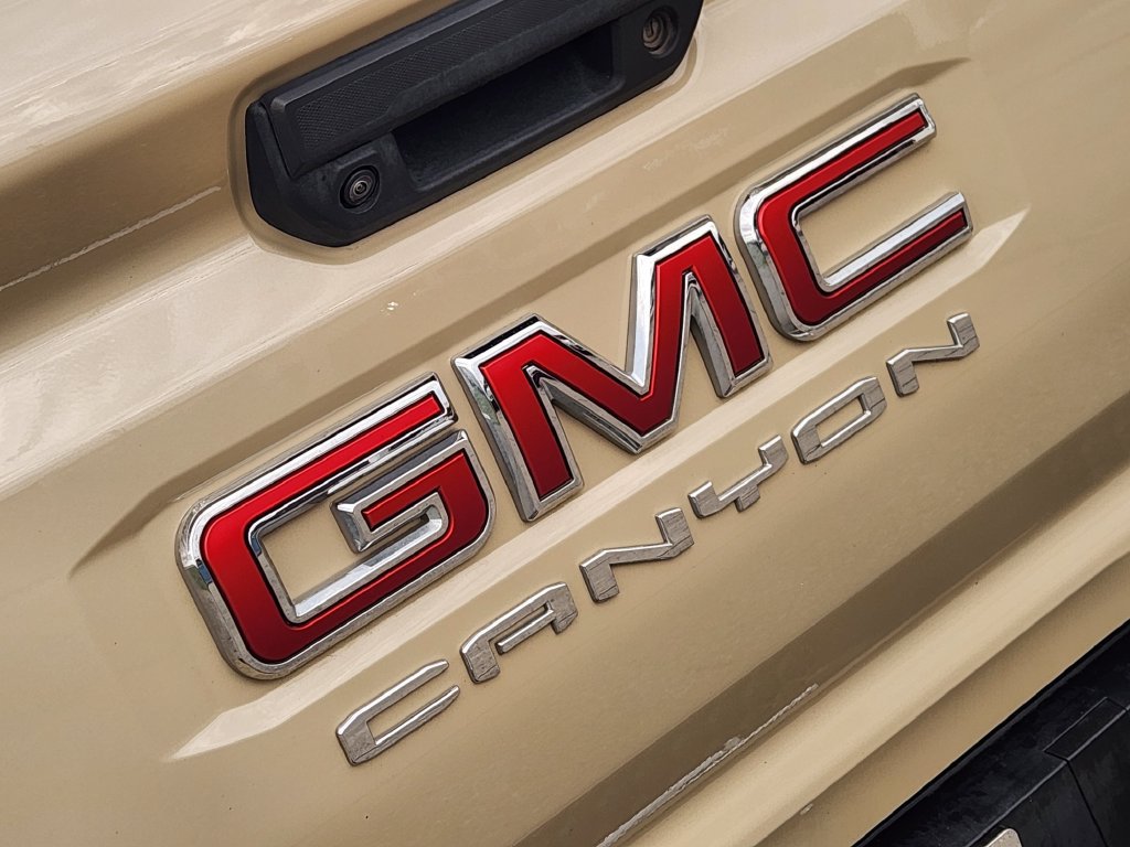 Used 2023 GMC Canyon AT4 w/ AT4 Premium Package AWD/4WD image 12