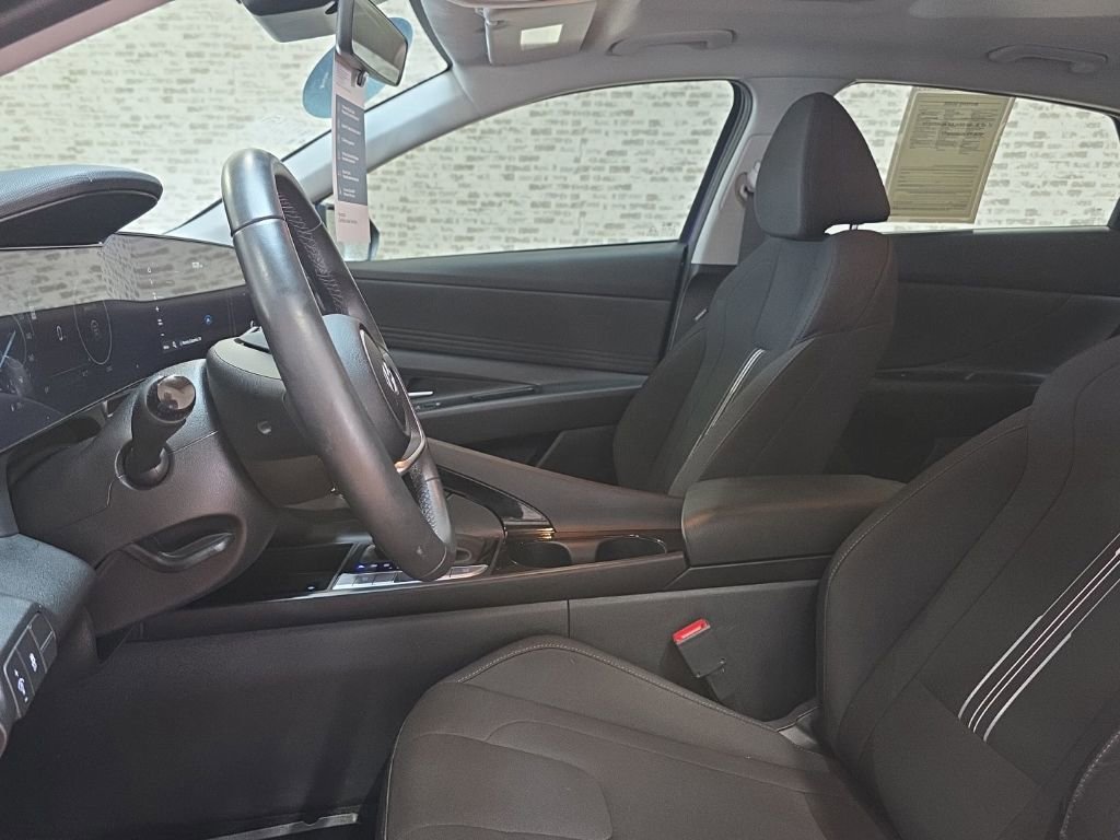 Used 2025 Hyundai Elantra SEL FWD image 21