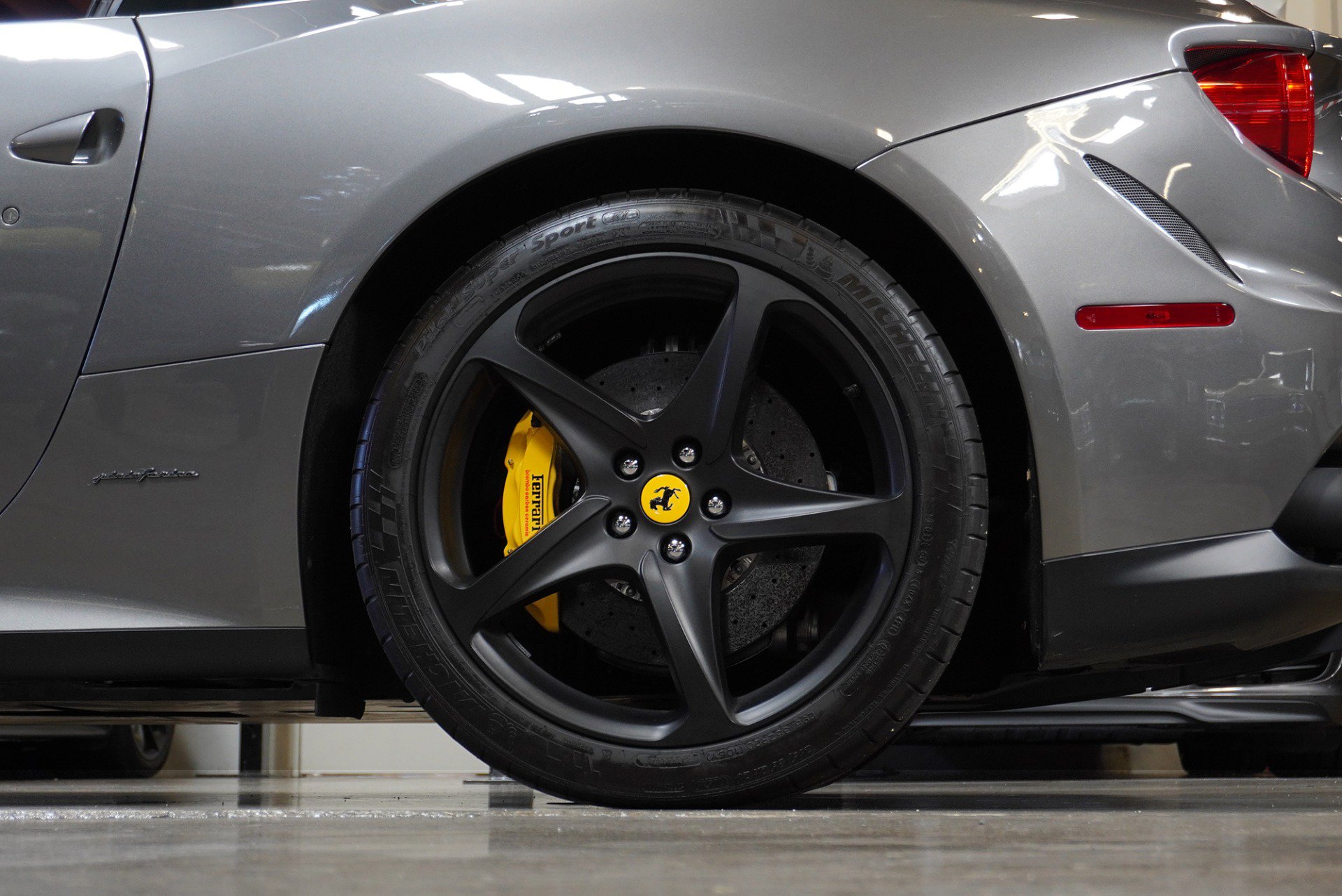 Used 2012 Ferrari FF AWD/4WD image 12