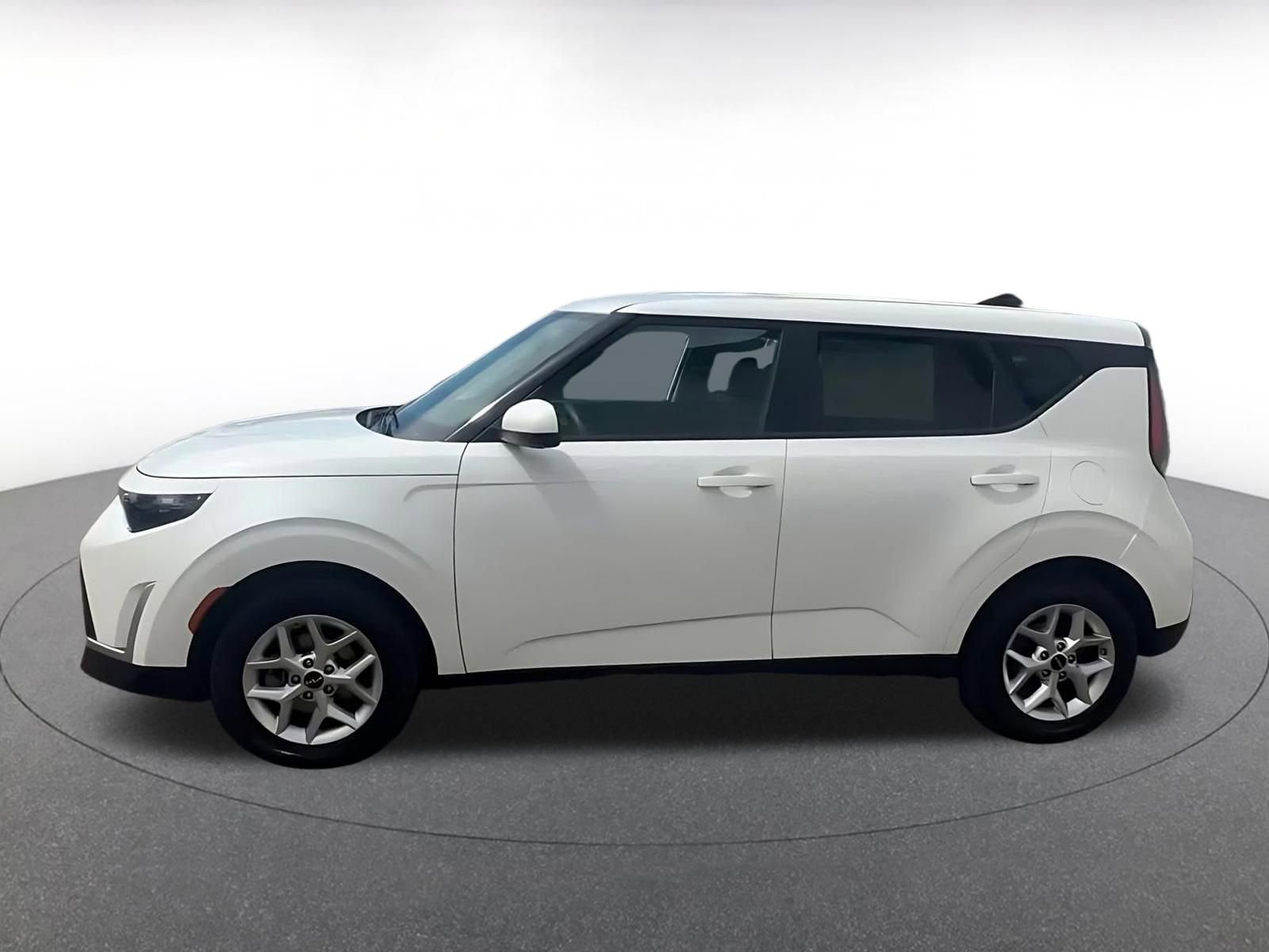 Used 2025 Kia Soul LX w/ LX Technology Package image 9