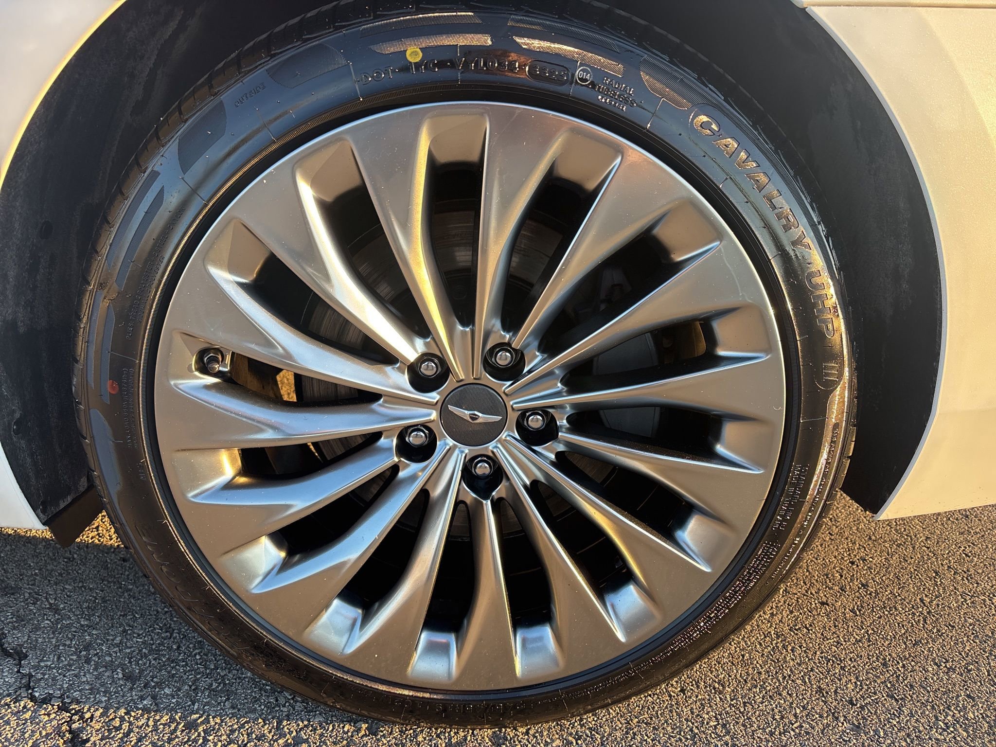 Used 2018 Genesis G90 3.3T Premium image 2