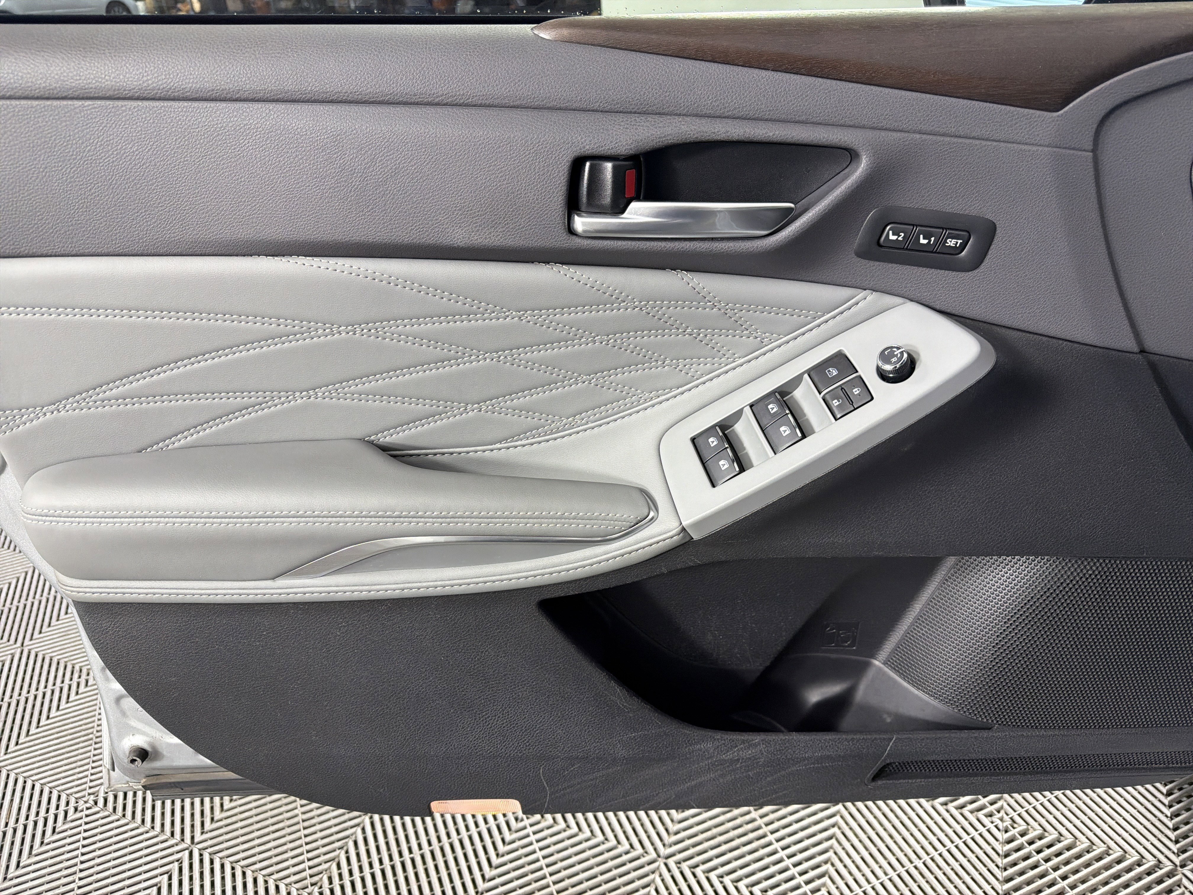 Used 2019 Toyota Avalon Limited w/ Advanced Safety Package FWD image 16