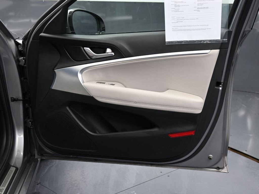 Used 2023 Genesis G70 2.0T image 36