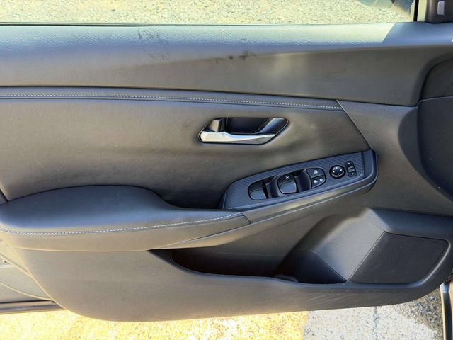 Used 2024 Nissan Sentra SV FWD image 17