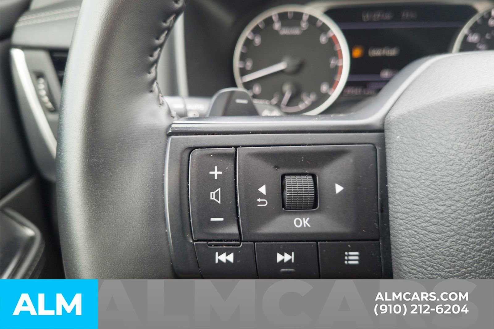 Used 2025 Nissan Rogue SV image 12