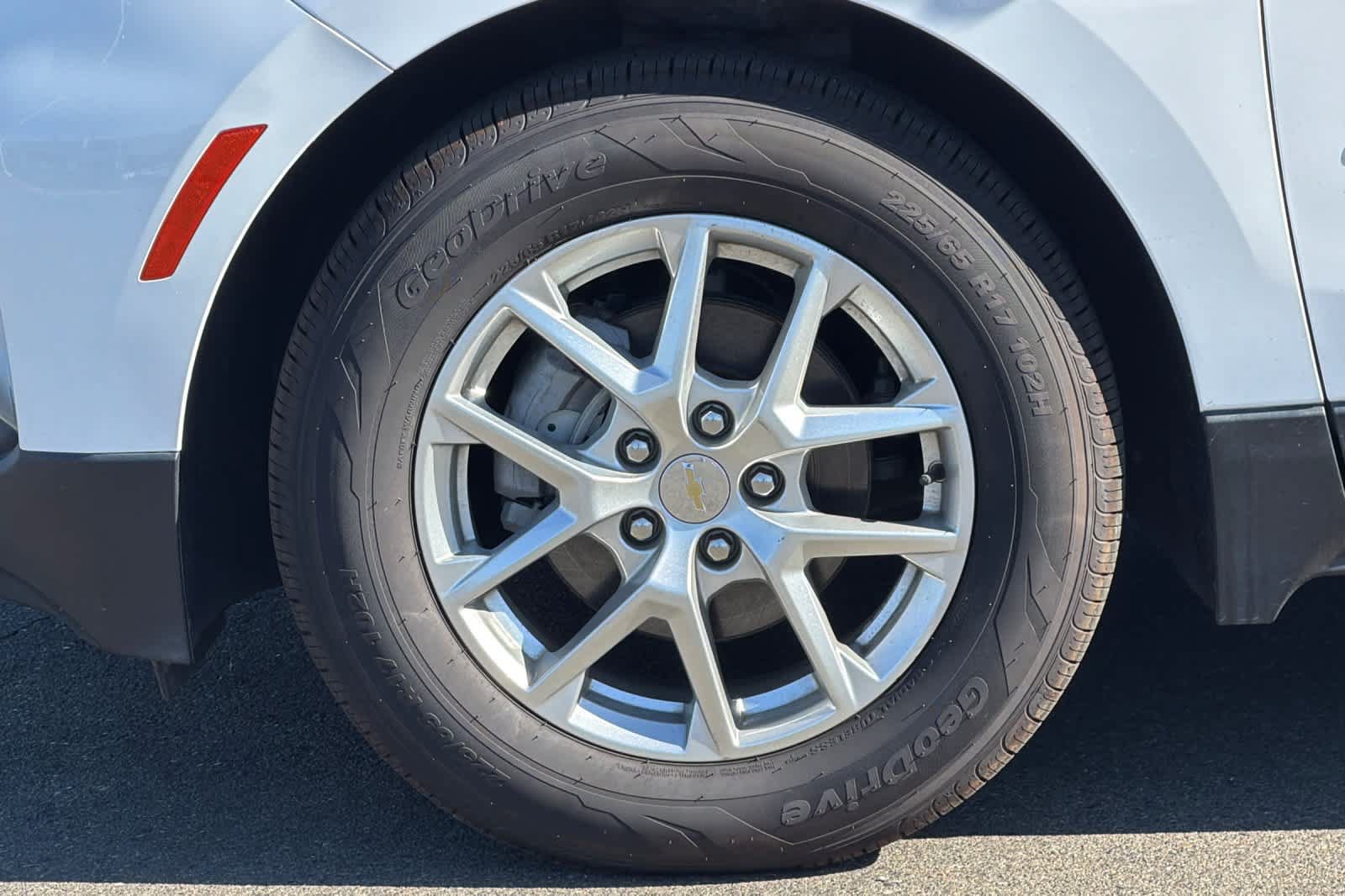 Used 2022 Chevrolet Equinox LT w/ LPO, Floor Liner Package FWD image 30