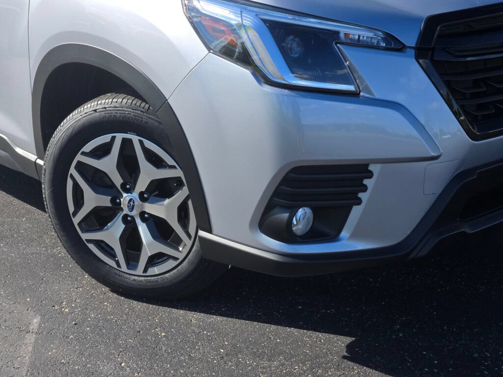 Certified 2023 Subaru Forester Premium AWD/4WD image 3