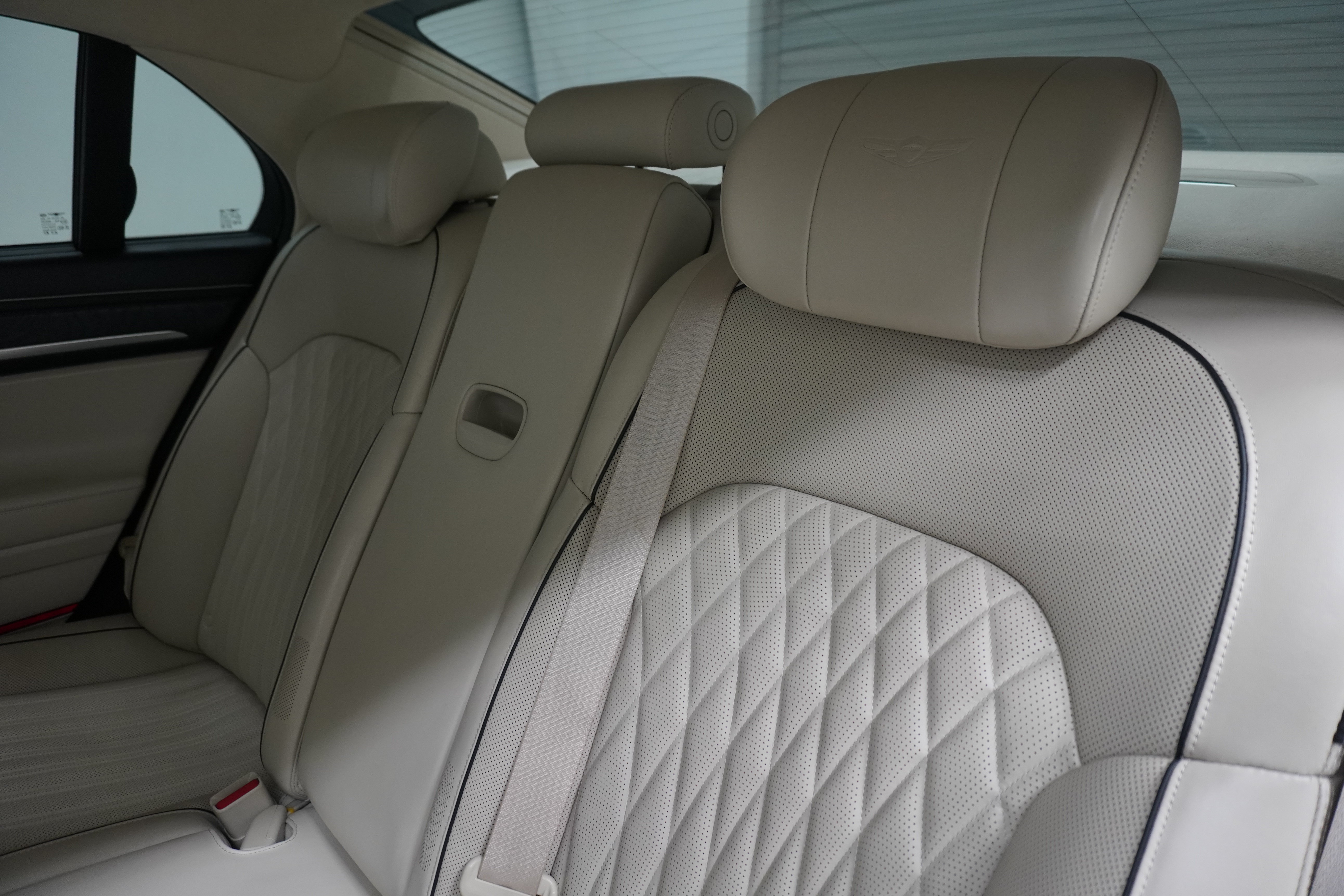 Used 2021 Genesis G90 5.0 Ultimate RWD image 12