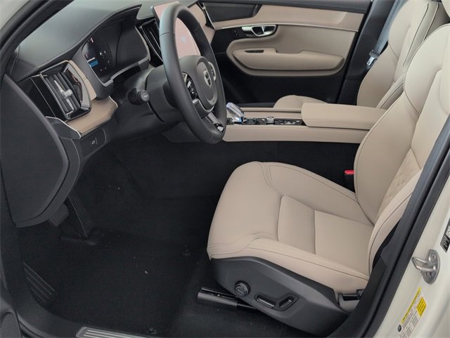 New 2026 Volvo XC90 B6 Plus w/ Protection Package Premier image 6