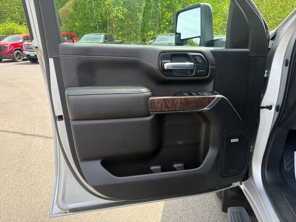 Certified 2022 GMC Sierra 3500 Denali w/ Denali Ultimate Package AWD/4WD image 11