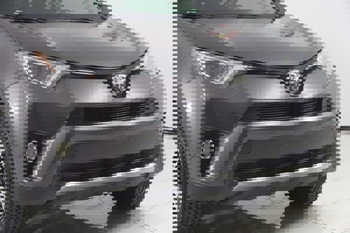 Used 2017 Toyota RAV4 XLE image 32