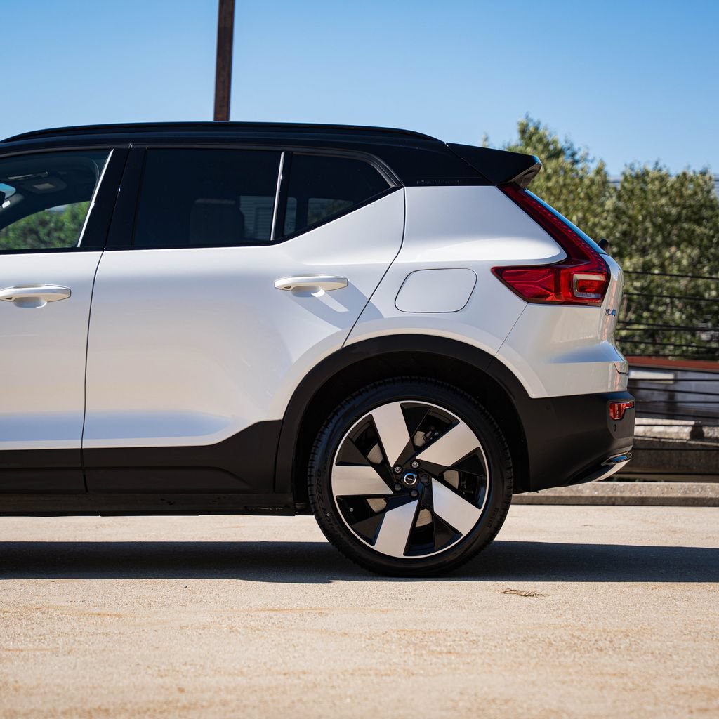 Certified 2023 Volvo XC40 Recharge Ultimate AWD/4WD image 3