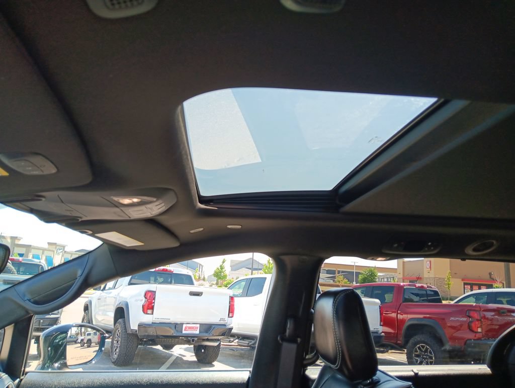 Used 2026 Chrysler Pacifica Limited FWD image 21