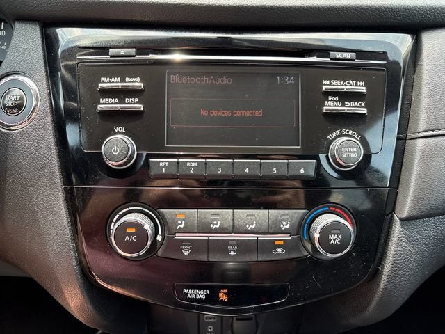 Used 2017 Nissan Rogue SV AWD/4WD image 16