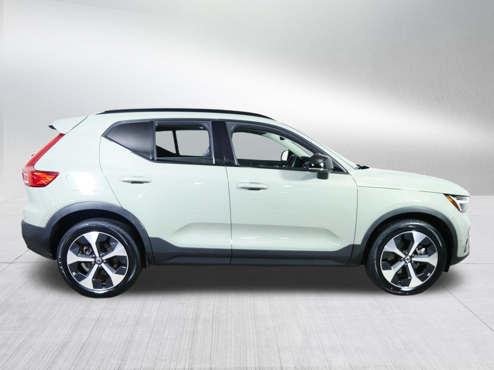 Used 2023 Volvo XC40 B5 Plus w/ Driver Assist Package AWD/4WD image 8
