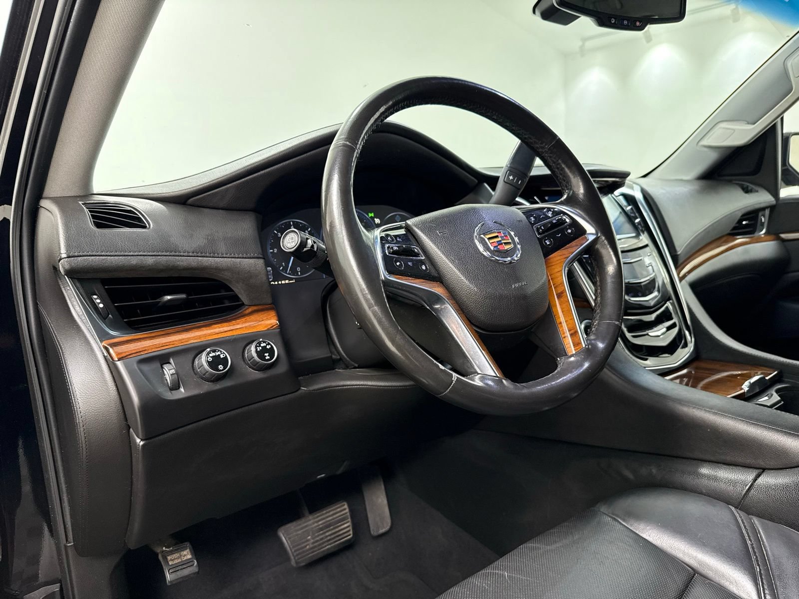 Used 2015 Cadillac Escalade 4WD image 15