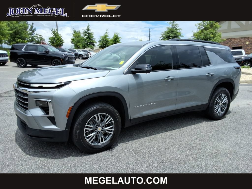 Certified 2025 Chevrolet Traverse LT w/ Driver Confidence Package