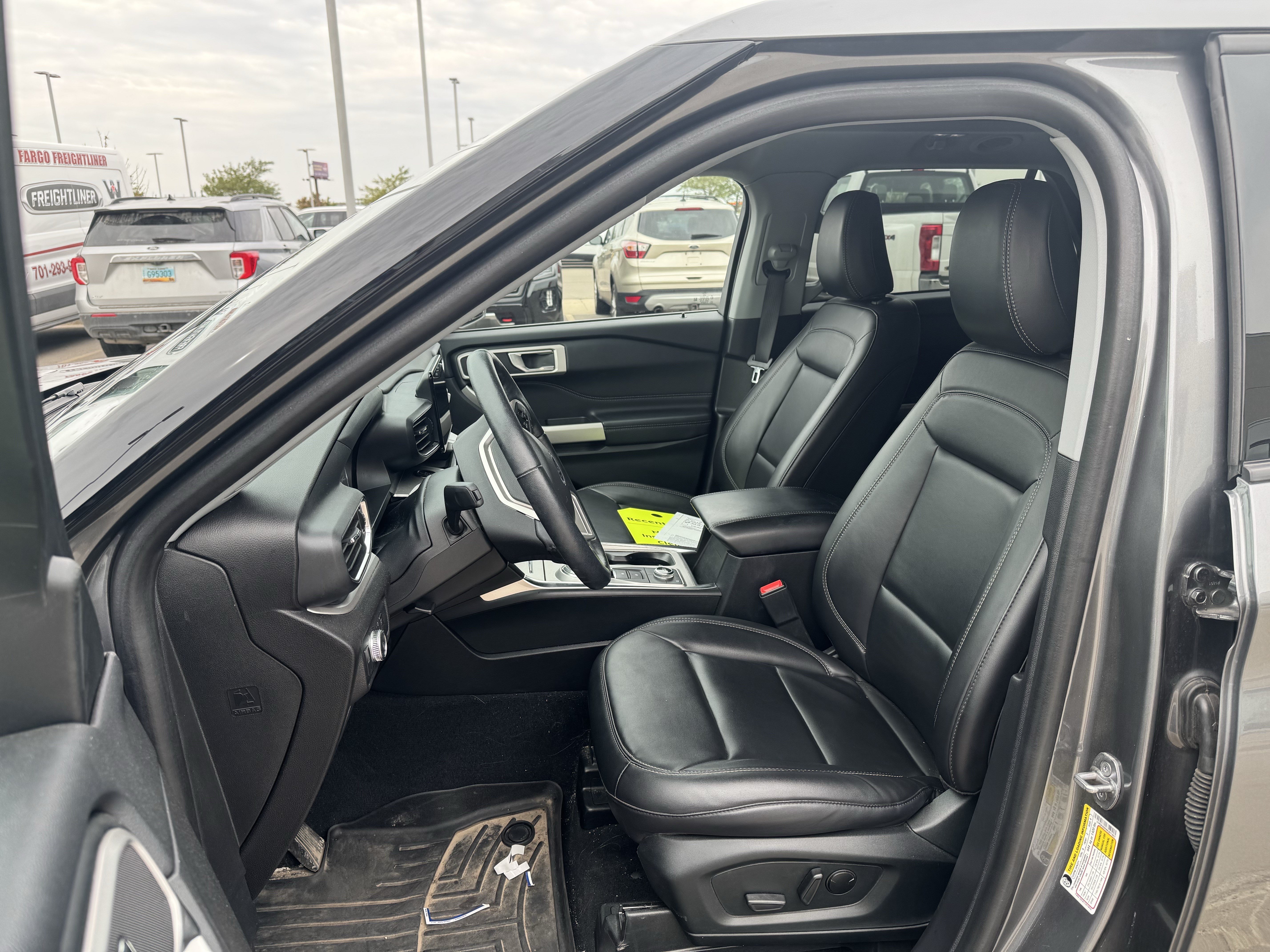 Used 2022 Ford Explorer XLT w/ Equipment Group 202A AWD/4WD image 8