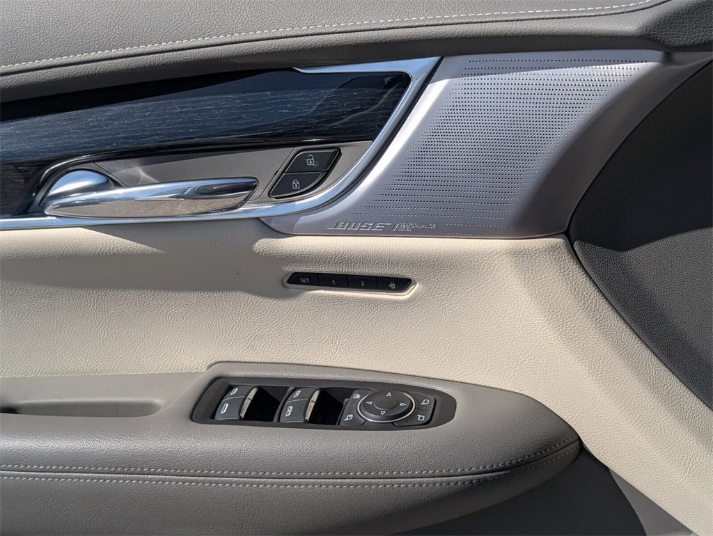 Used 2025 Cadillac XT6 Premium Luxury image 29