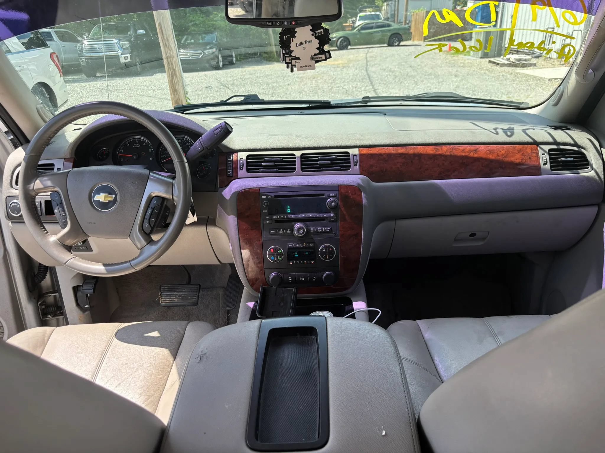 Used 2012 Chevrolet Tahoe LT w/ Luxury Package RWD image 18