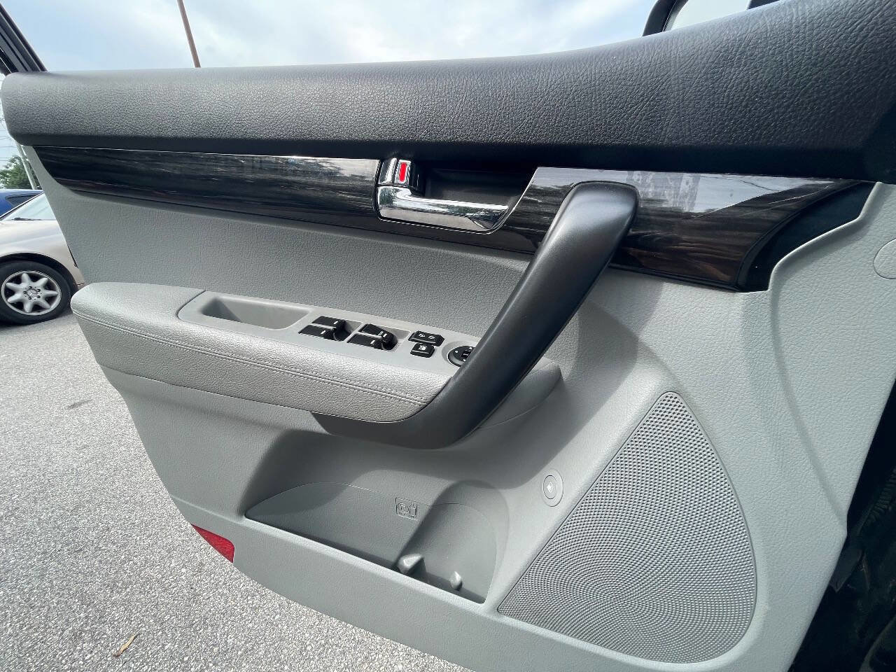 Used 2013 Kia Sorento LX w/ Value Pkg image 10