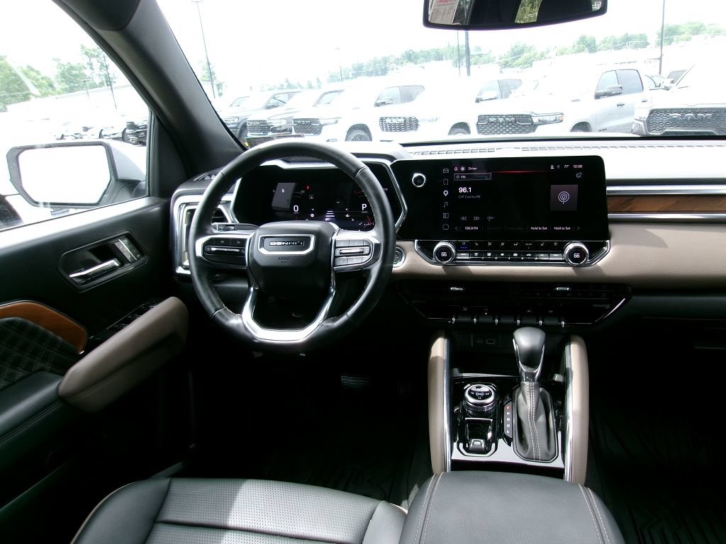 Used 2025 GMC Canyon Denali AWD/4WD image 11