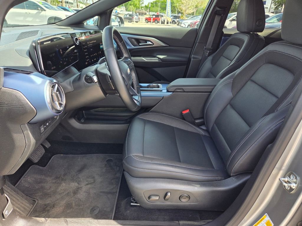 Certified 2025 Chevrolet Equinox EV LT w/ Convenience Package image 5