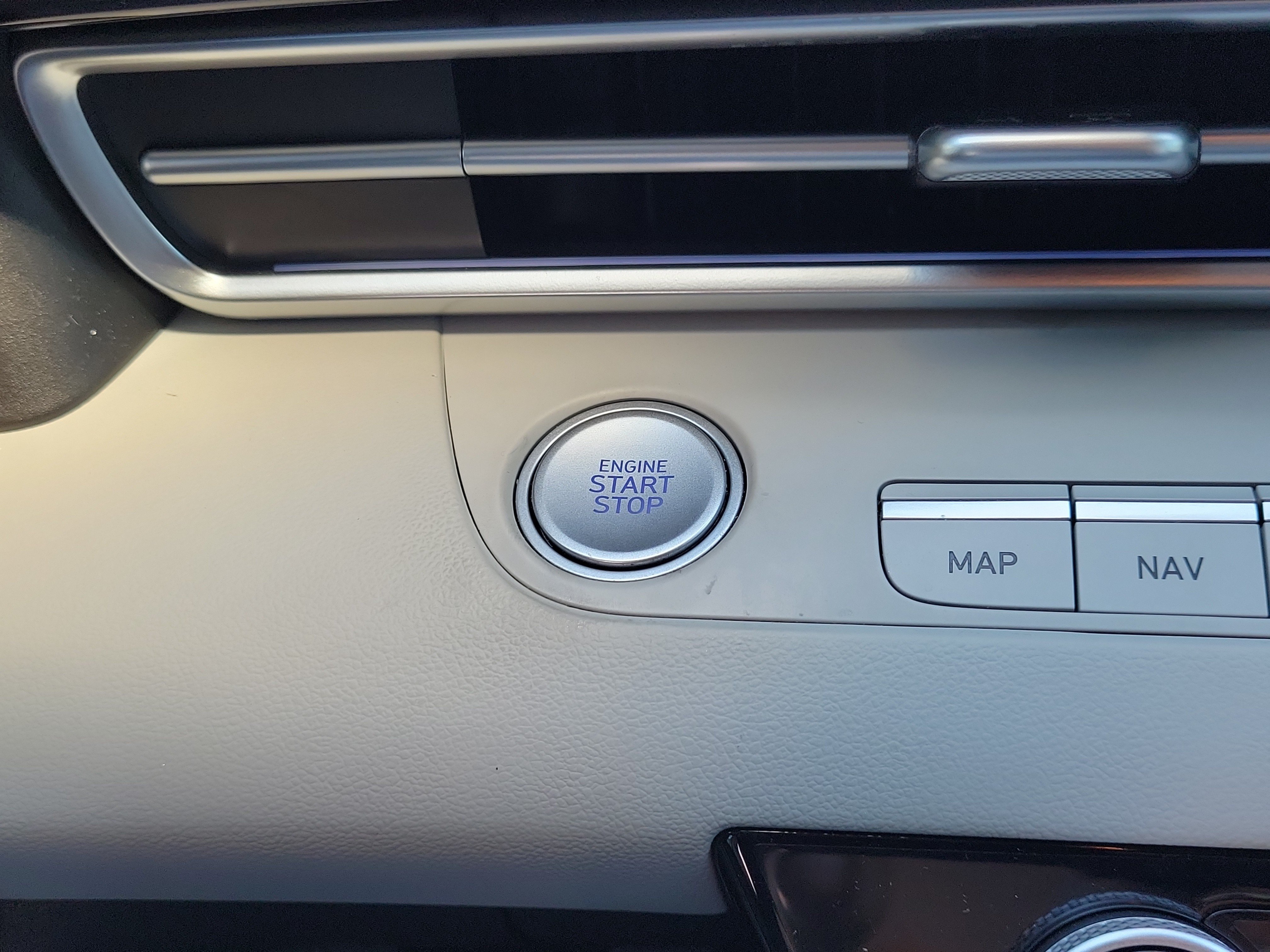 Used 2024 Hyundai Elantra Limited FWD image 18