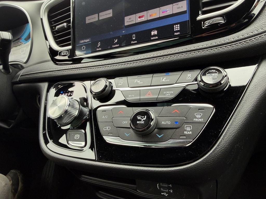 New 2027 Chrysler Pacifica Select FWD image 11