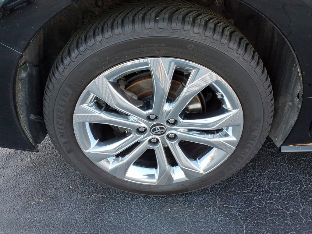 Used 2022 Toyota Sienna Platinum image 9