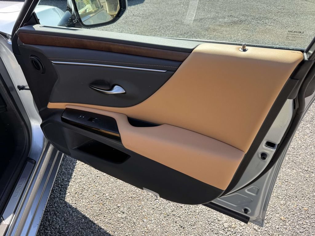 Used 2025 Lexus ES 350 w/ Premium Package FWD image 16