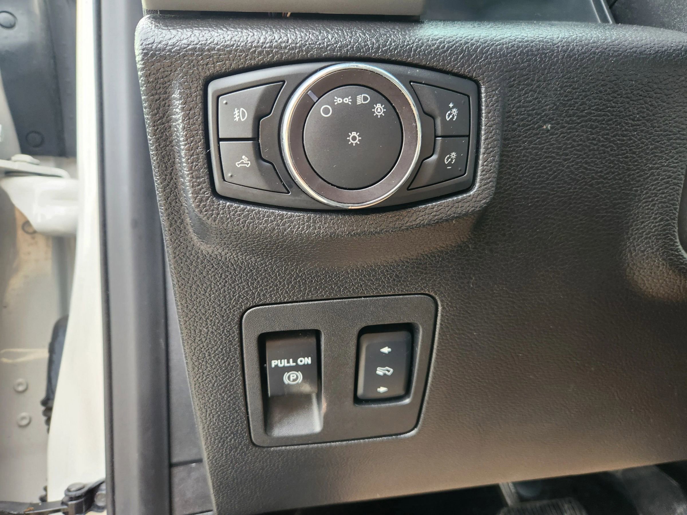 Used 2018 Ford F150 Lariat w/ FX4 Off-Road Package AWD/4WD image 30