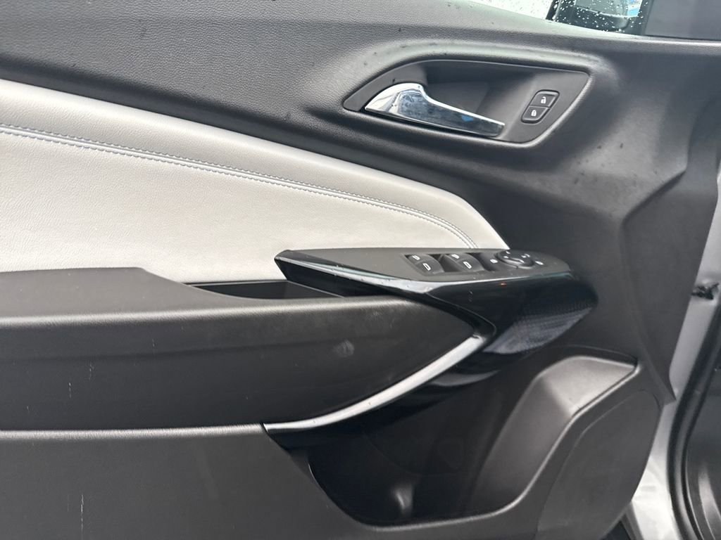 Used 2025 Chevrolet Trax LT w/ LT Convenience Package image 12