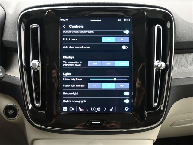 Used 2024 Volvo XC40 B5 Ultimate w/ Protection Package Premier image 18