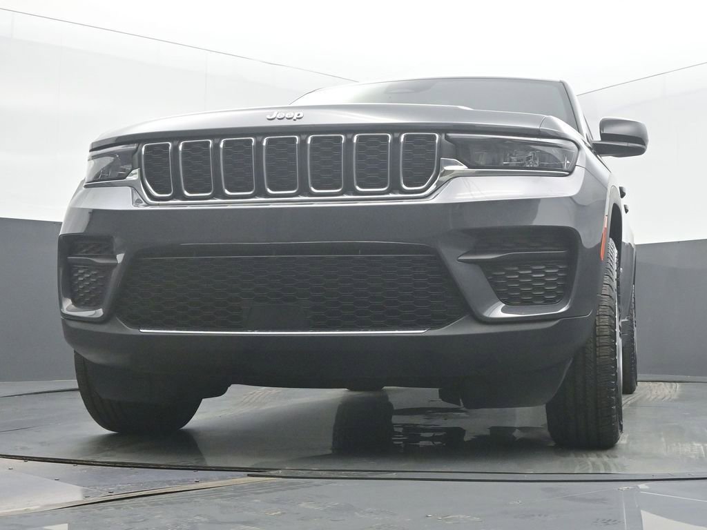 Used 2024 Jeep Grand Cherokee Laredo image 46