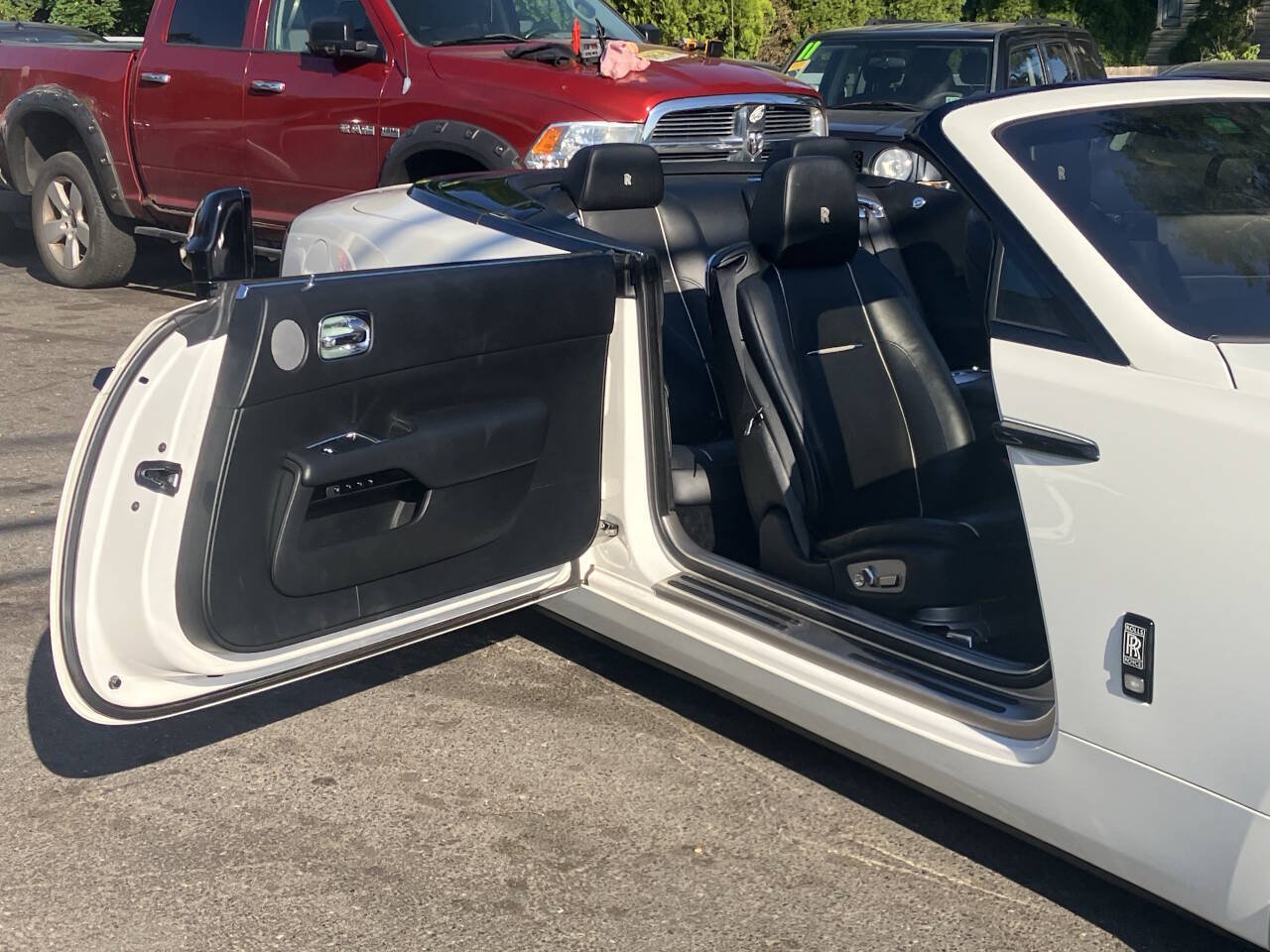 Used 2018 Rolls-Royce Dawn RWD image 33