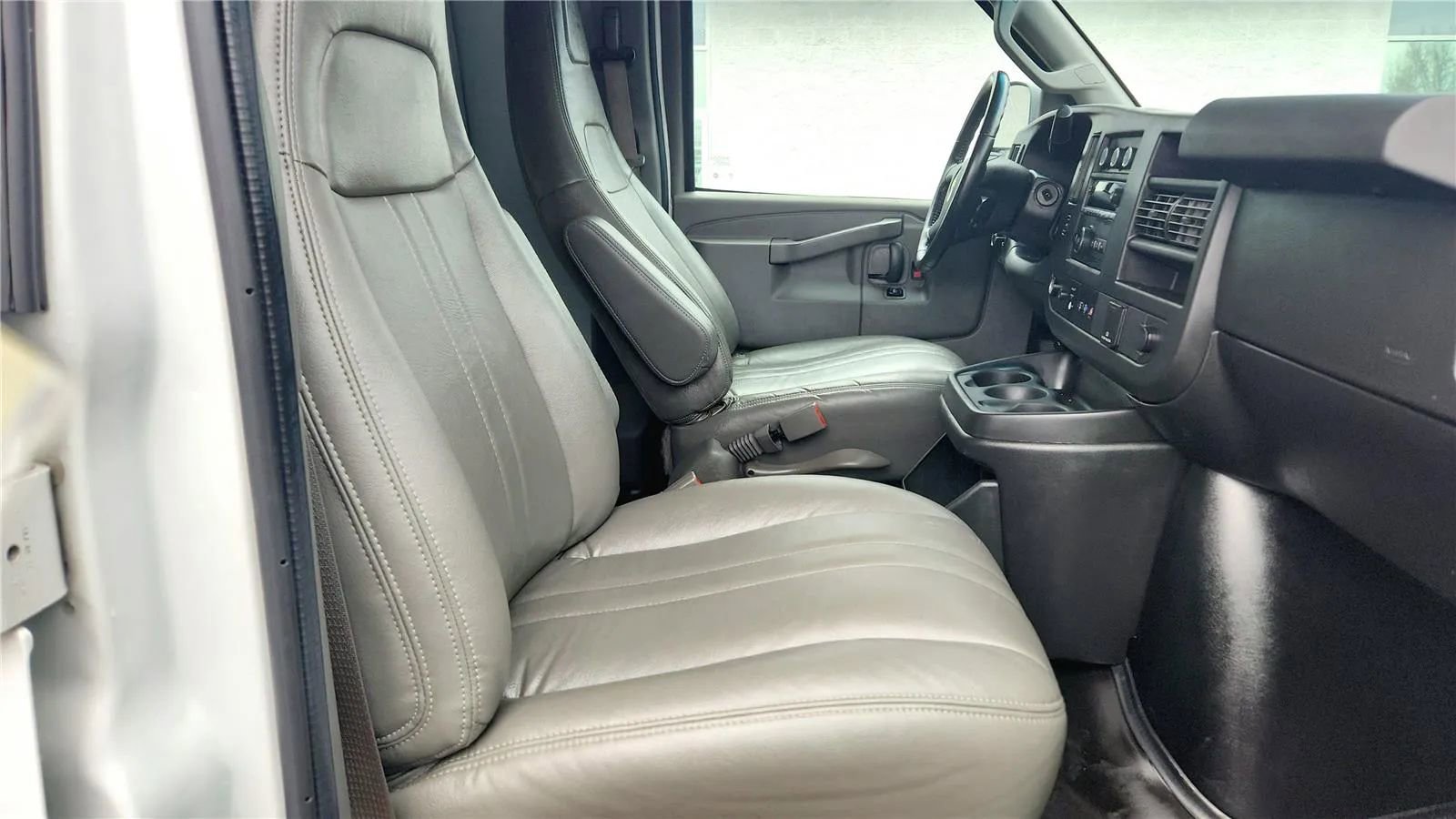 Used 2021 Chevrolet Express 2500 Extended w/ Driver Convenience Package image 27