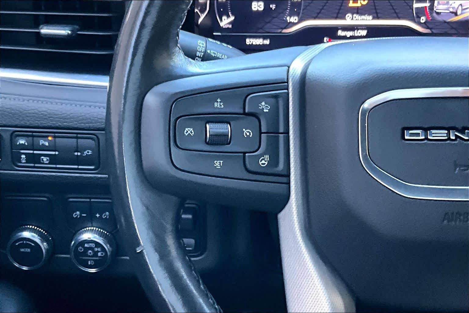 Used 2022 GMC Yukon XL Denali w/ Denali Premium Package RWD image 24