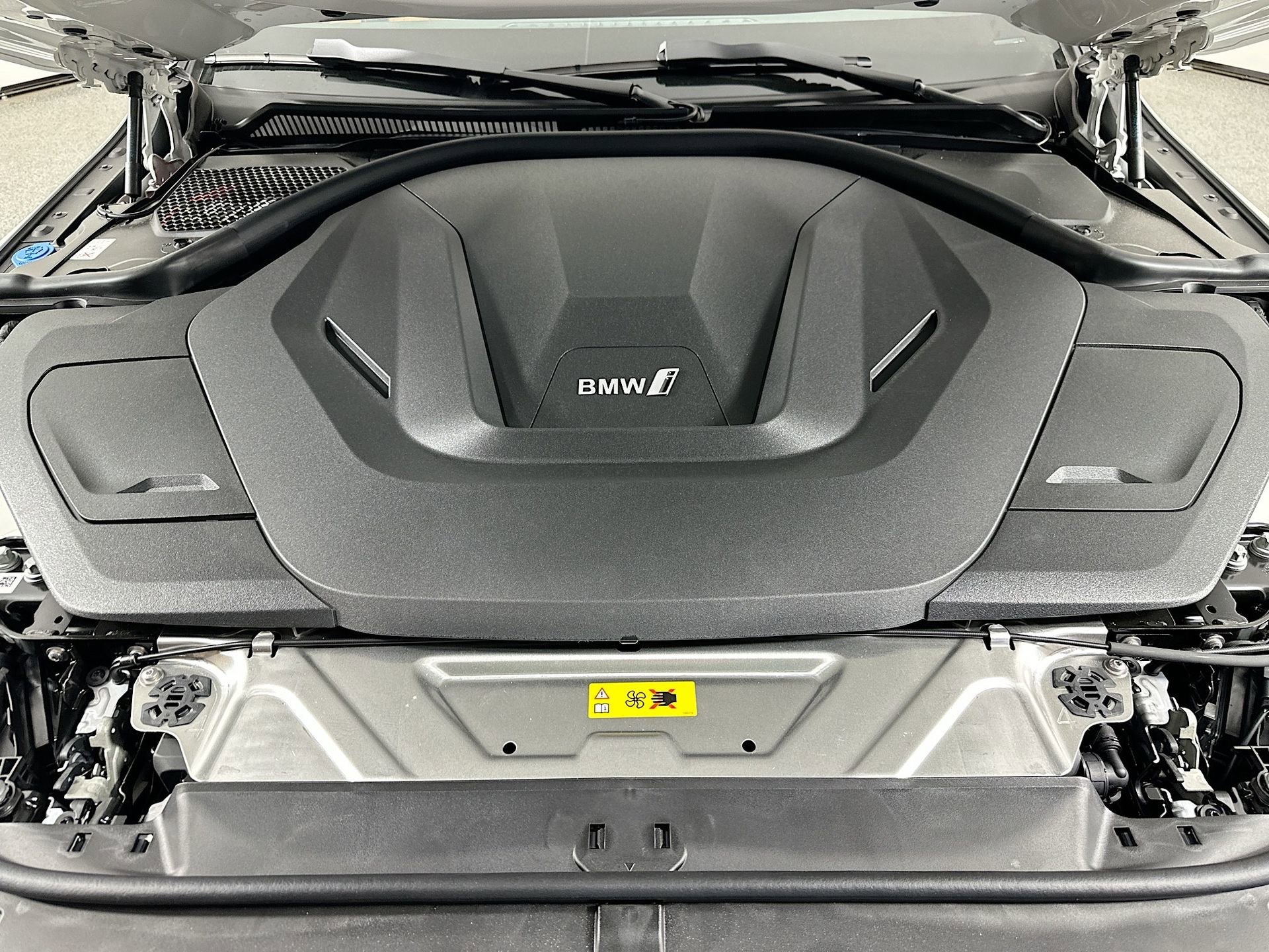 Used 2025 BMW i4 xDrive40i w/ Parking Assistance Package image 24