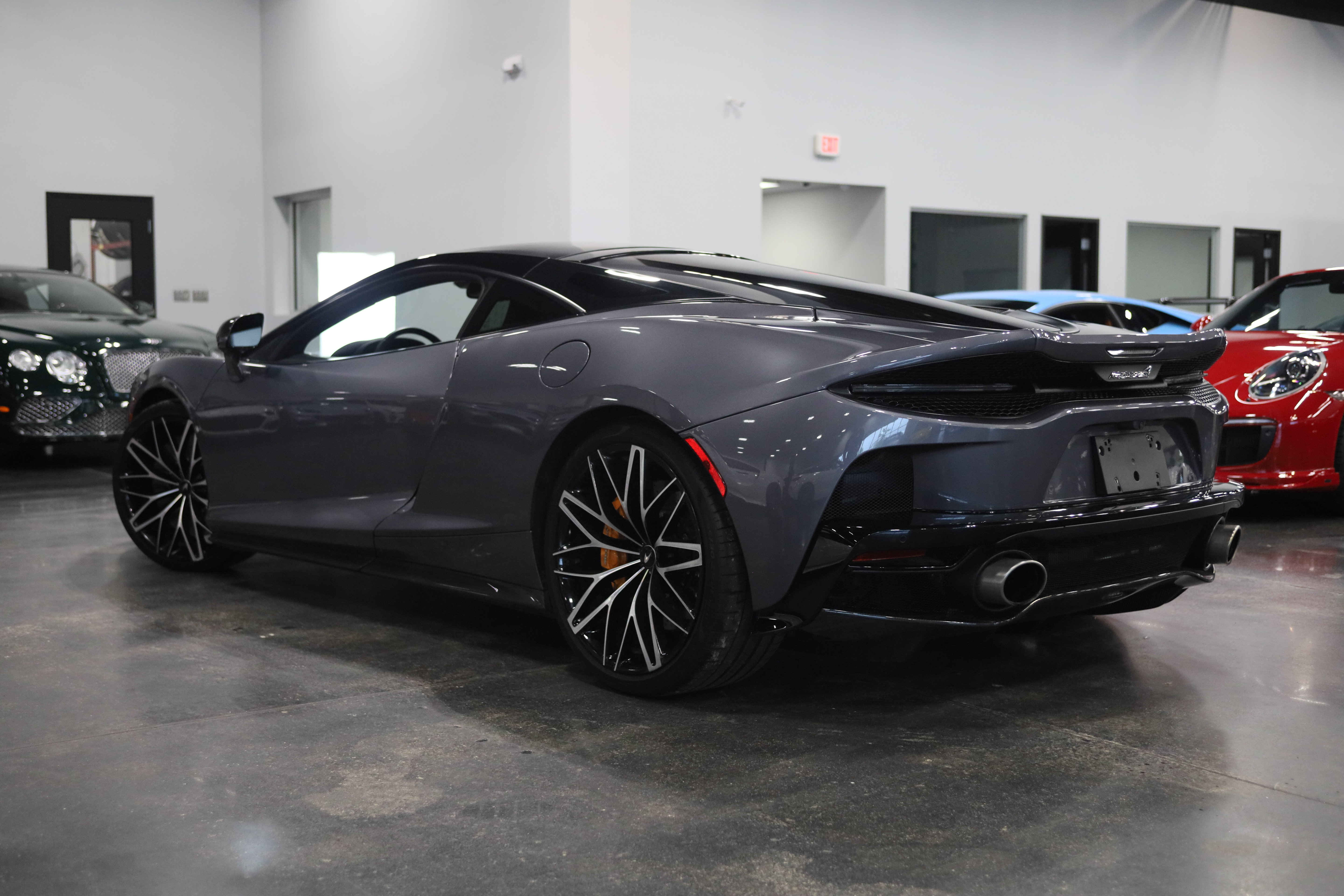 Used 2023 McLaren GT RWD image 4