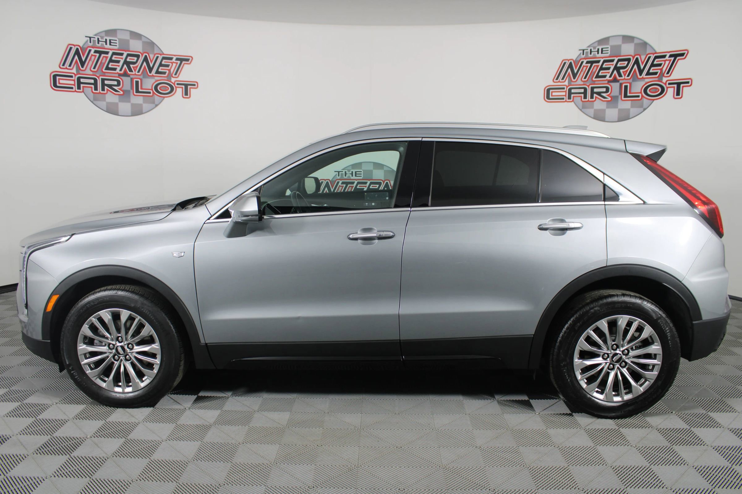 Used 2024 Cadillac XT4 Premium Luxury image 4