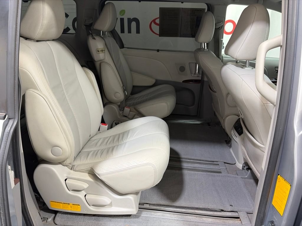 Used 2011 Toyota Sienna XLE w/ XLE Navigation Pkg FWD image 15