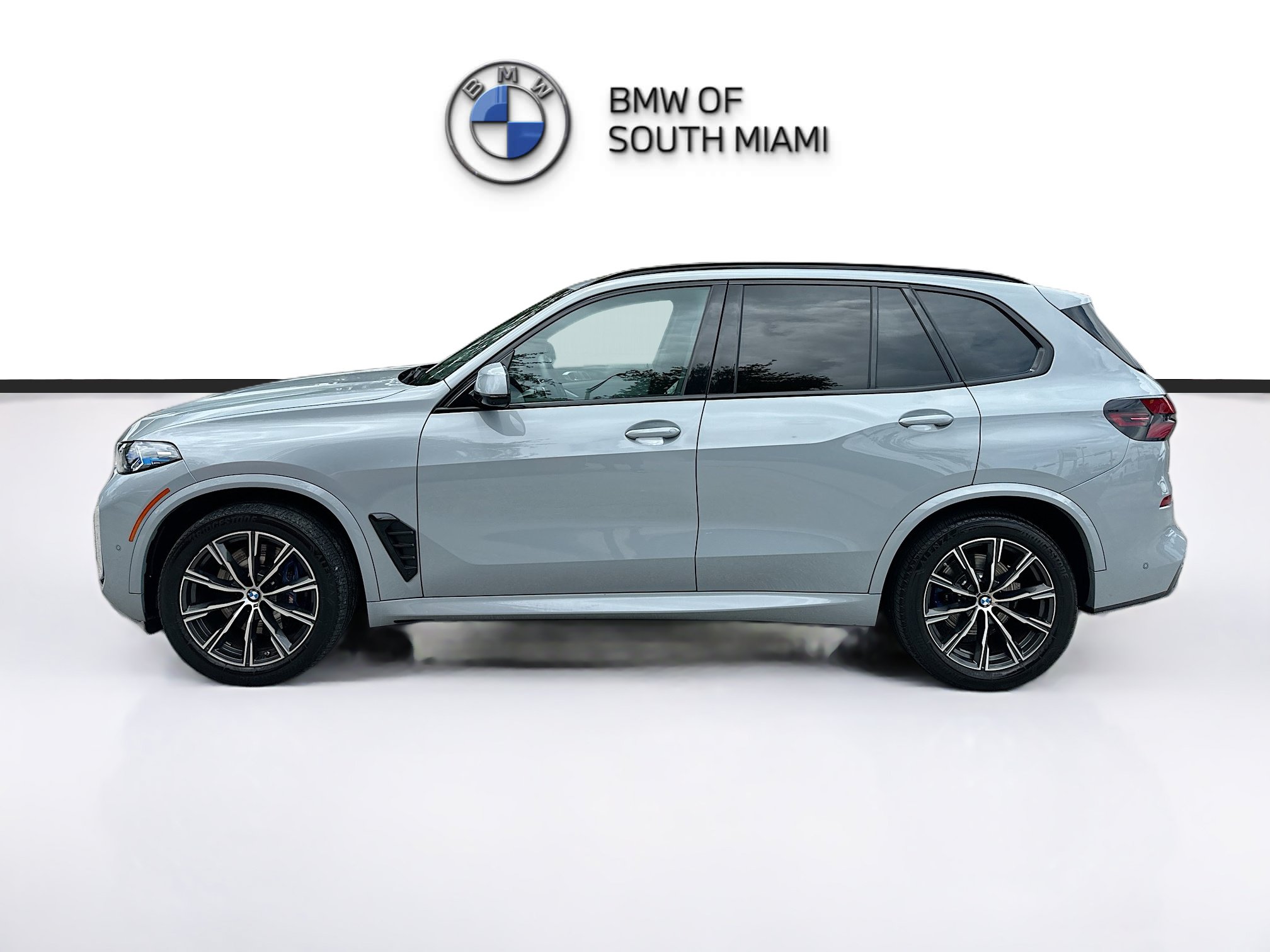 Certified 2024 BMW X5 xDrive40i w/ M Sport Package AWD/4WD image 4