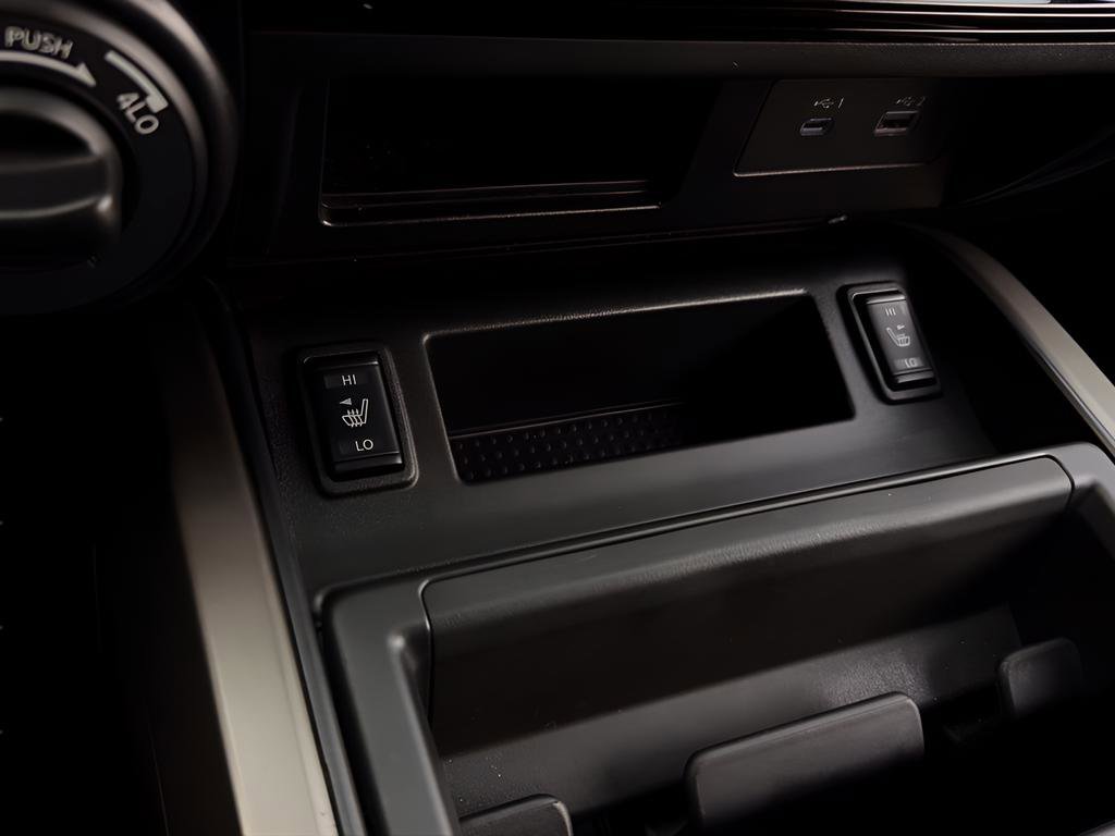 Used 2024 Nissan Titan SV w/ SV Bronze Edition Package image 17