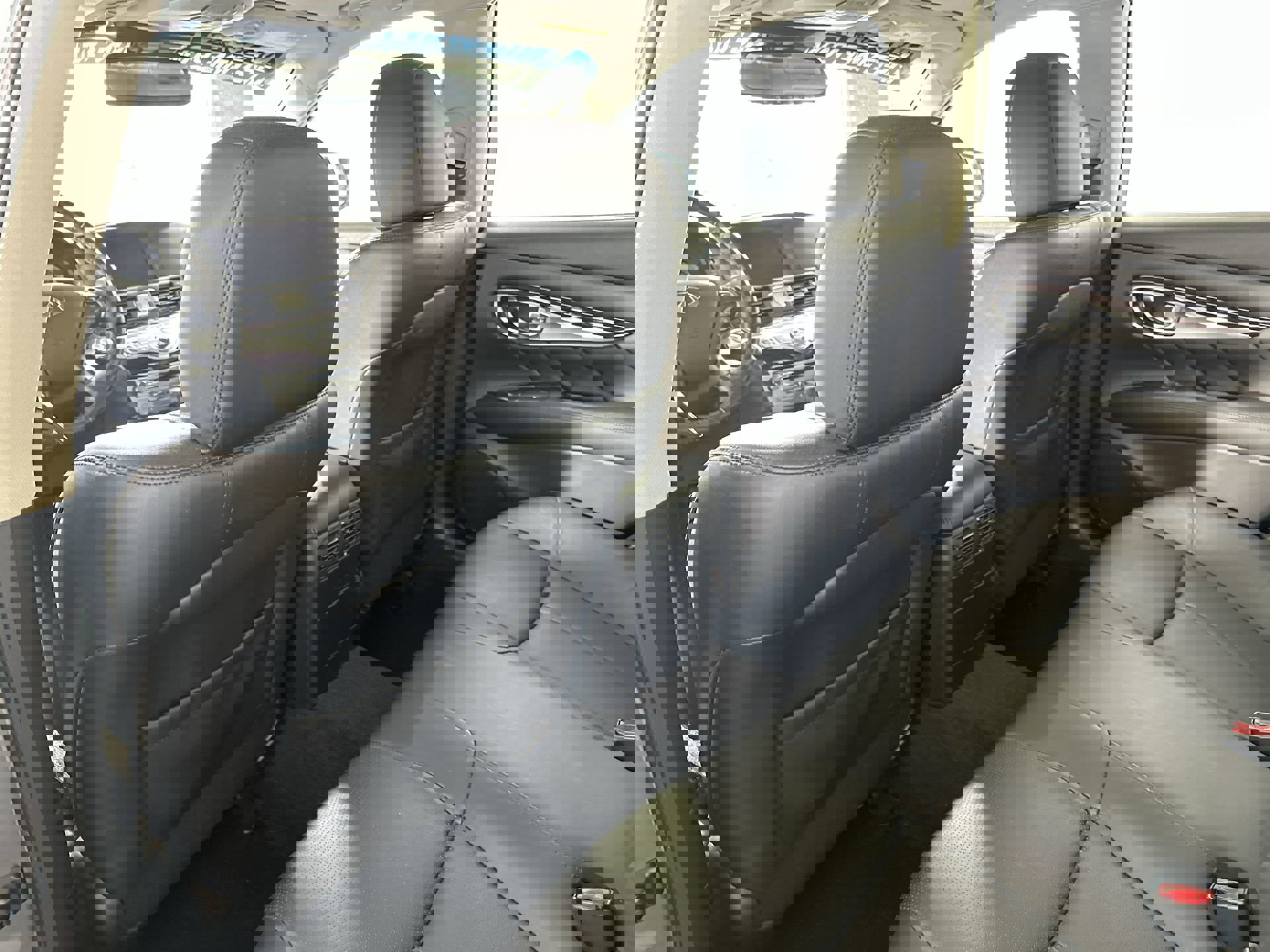 Used 2019 INFINITI Q70 Luxe w/ Proactive Package image 28